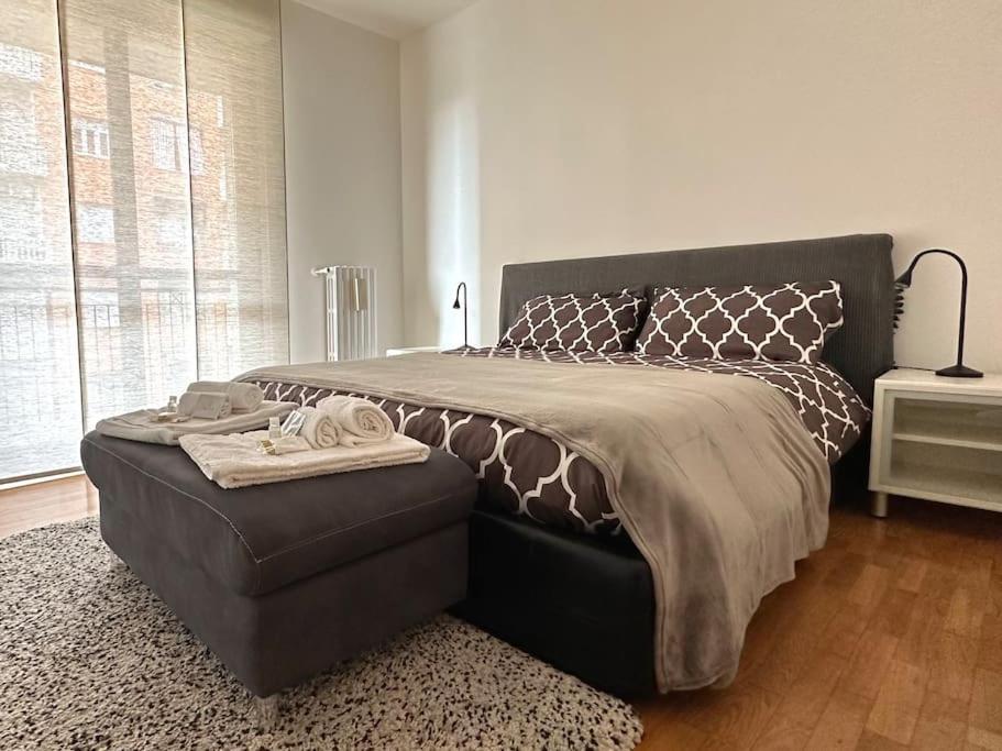 Casa Spezia - Metro Vicina, Wi-Fi Rapido & Netflix Apartment Turin Bagian luar foto