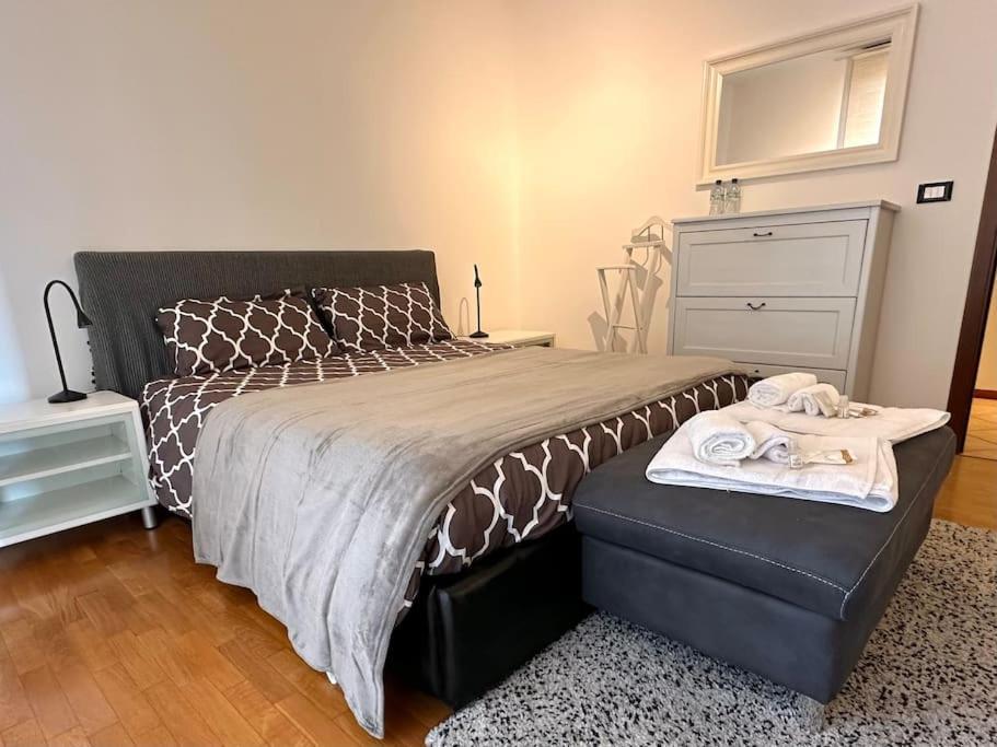 Casa Spezia - Metro Vicina, Wi-Fi Rapido & Netflix Apartment Turin Bagian luar foto