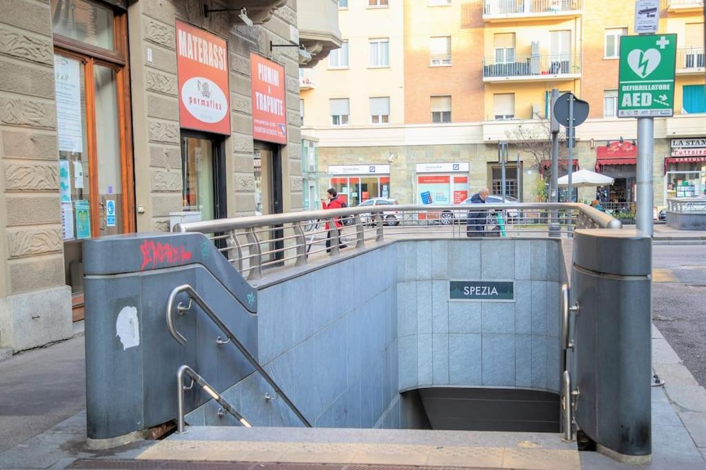 Casa Spezia - Metro Vicina, Wi-Fi Rapido & Netflix Apartment Turin Bagian luar foto