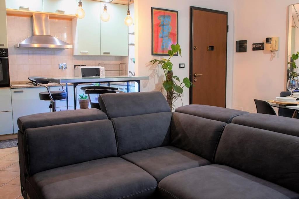 Casa Spezia - Metro Vicina, Wi-Fi Rapido & Netflix Apartment Turin Bagian luar foto