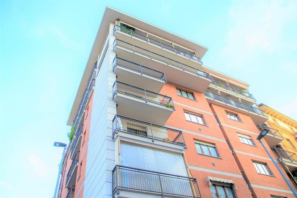 Casa Spezia - Metro Vicina, Wi-Fi Rapido & Netflix Apartment Turin Bagian luar foto